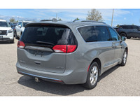 2020 Chrysler Pacifica Limited Leather | One Owner | Panoramic sunroof | 7 Seater Leather **MARKET V... (image 5)
