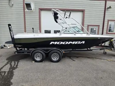 Indmar Assault 5.7L 325hp 375 hours Wakeboard Tower with board racks and 4 new tower speakers 2 new...