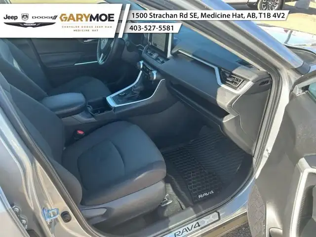 2023 Toyota RAV4 Hybrid XLE - Sunroof - Power Liftgate in Cars & Trucks in Medicine Hat - Image 9