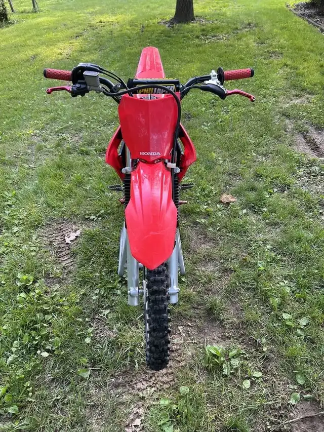2022 HONDA CRF250R-RED! in Dirt Bikes & Motocross in Delta/Surrey/Langley - Image 4