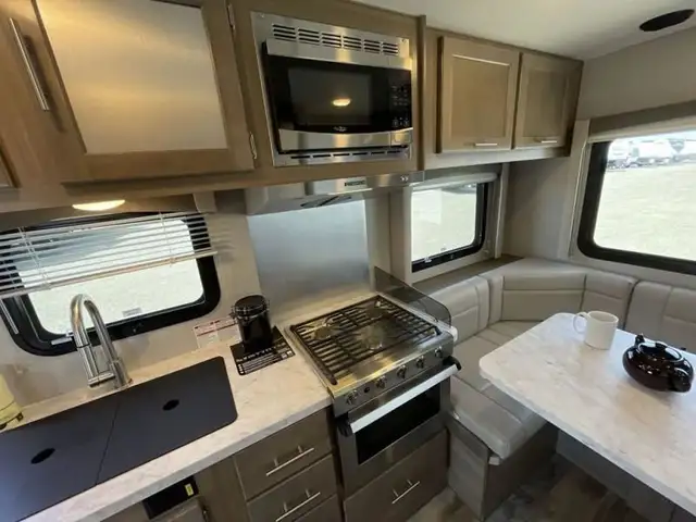 2022 Adventurer LP Class C Adventurer 19RD in RVs & Motorhomes in Abbotsford - Image 38