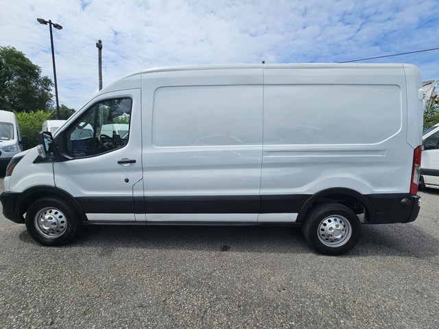 2022 Ford Transit Cargo Van 250 Toit Moyen 148 AWD $191/Semaine in Cars & Trucks in City of Montréal - Image 2