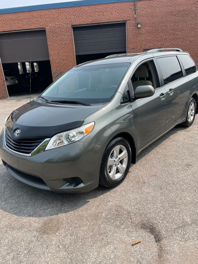 2014 Toyota Sienna LE 8-Passnger power doors backup camera low k in Cars & Trucks in City of Toronto