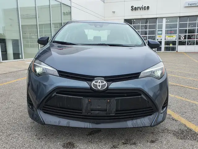 2017 Toyota Corolla 4dr Sdn CVT LE | Auto | Power Group dans Autos et camions dans Ville de Toronto - Image 4