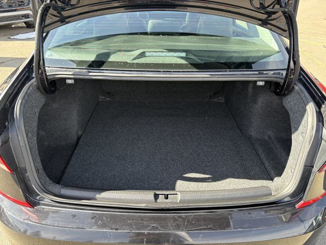 2022 Volkswagen Passat 2.0T Highline in Cars & Trucks in Calgary - Image 4