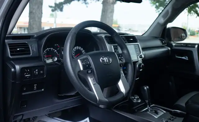 2020 Toyota 4Runner SR5 4WD, Sunroof, Alloy Wheels, Rear View Ca in Cars & Trucks in Oakville / Halton Region - Image 16