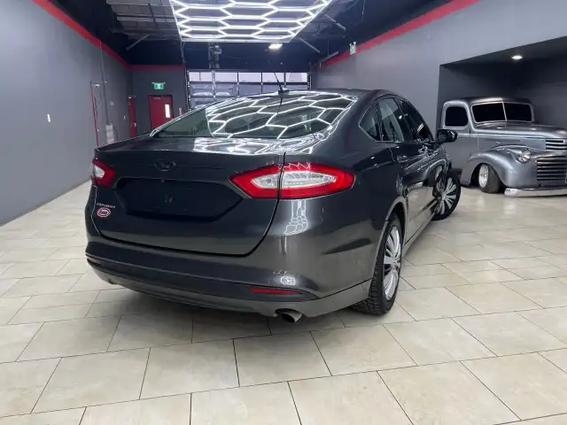 2015 Ford Fusion dans Autos et camions dans Ville d’Edmonton - Image 4