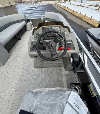 2025 Tahoe Pontoons SLT Quad Lounge 23 FT in Powerboats & Motorboats in Winnipeg - Image 12