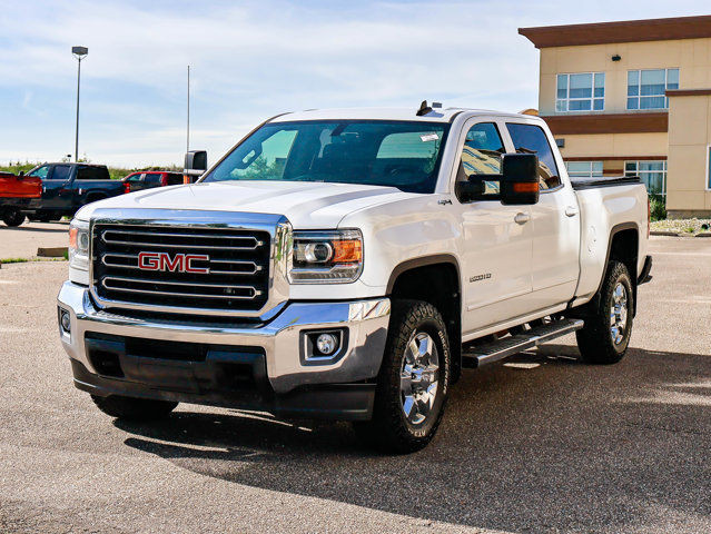 2017 GMC Sierra 2500HD SLE 6.0L in Cars & Trucks in Strathcona County - Image 4