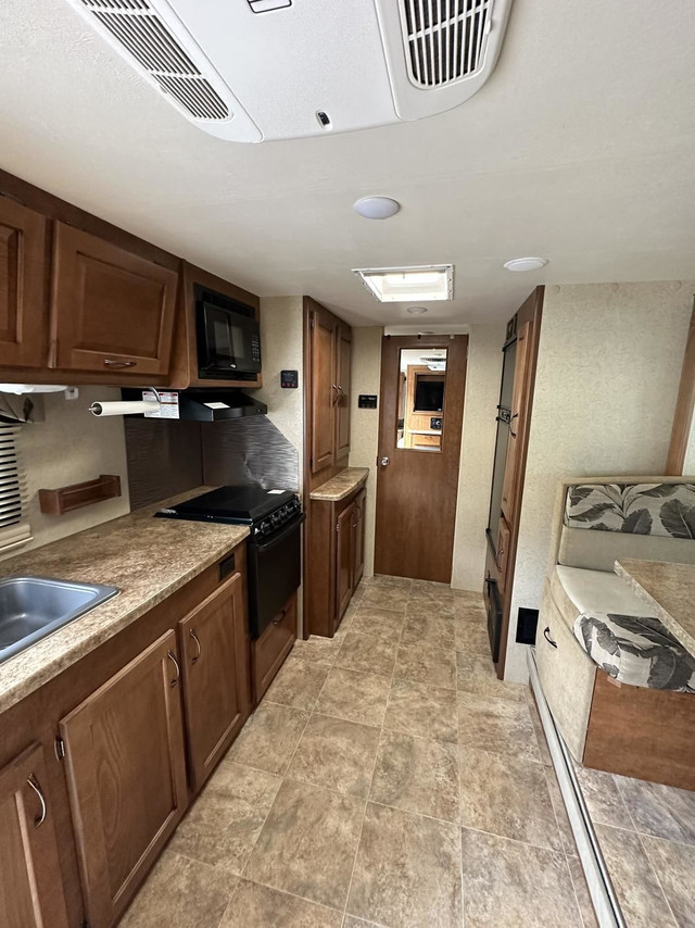 2017 Lance 2295 in Travel Trailers & Campers in Ottawa - Image 4