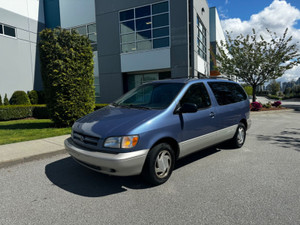 1998 Toyota Sienna 4dr LE
