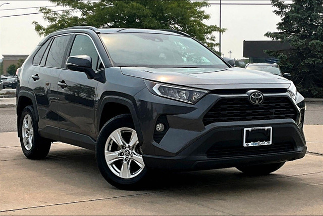2020 Toyota RAV4 FWD XLE in Cars & Trucks in Mississauga / Peel Region - Image 3
