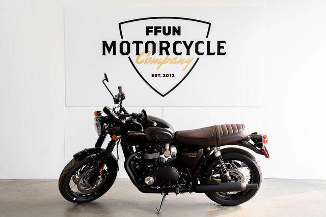 2023 Triumph Bonneville T120 Jet Black in Street, Cruisers & Choppers in Saskatoon - Image 2