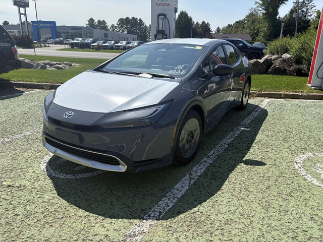 Toyota Prius Plug-In Hybrid SE 2025 - VÉHICULE NEUF - in Cars & Trucks in Québec City