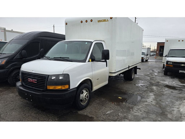 2019 GMC Savana 3500 G3500 - 16Ft Box V8 Gas - Clean Carfax - Ce in Cars & Trucks in City of Toronto - Image 2