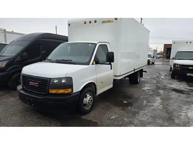 2019 GMC Savana 3500 G3500 - 16Ft Box V8 Gas - Clean Carfax - Ce in Cars & Trucks in City of Toronto - Image 3