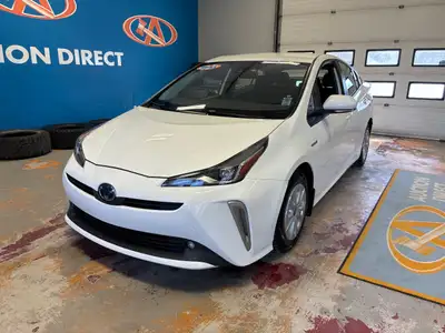 2022 Toyota Prius HYBRID (GAS/ELECTRIC). All WHEEL DRIVE! BAC...