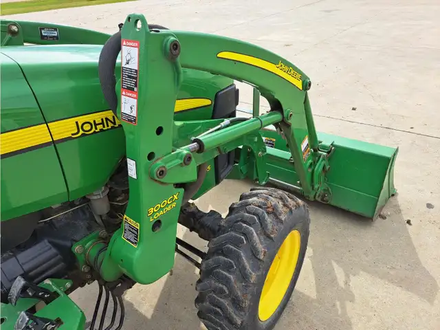 2008 John Deere MFWD Loader Tractor 4105 in Farming Equipment in Grande Prairie - Image 24