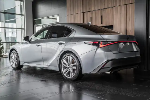 2021 Lexus IS 300 AWD à vendre in Cars & Trucks in Laval / North Shore - Image 8