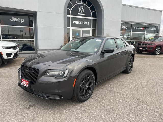 2023 Chrysler 300 TOURING in Cars & Trucks in Markham / York Region - Image 3