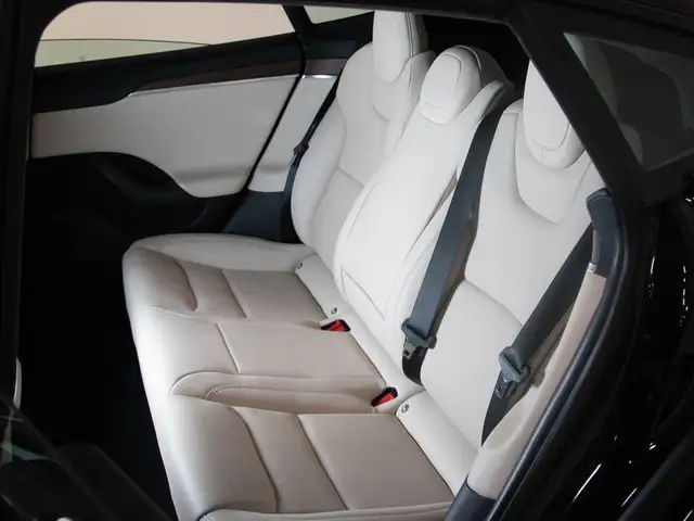 2022 Tesla Model S AWD | 21\" RIM | YOKE STEERING in Cars & Trucks in Mississauga / Peel Region - Image 16