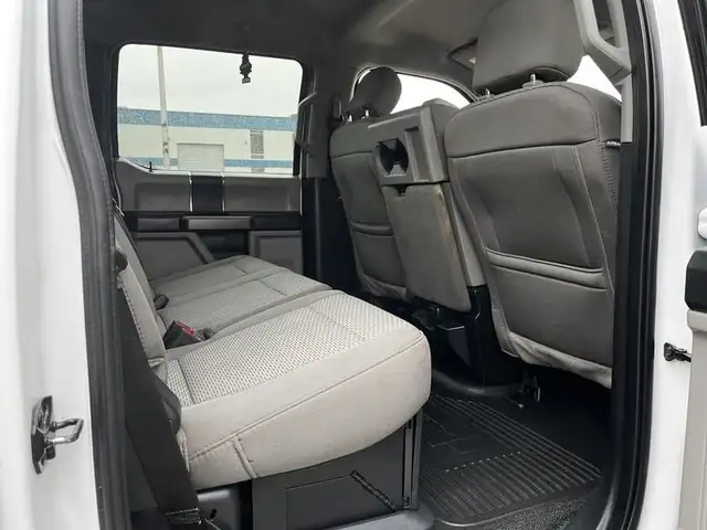 2020 Ford F-350 SD XLT Crew Cab 4WD in Cars & Trucks in Richmond - Image 16