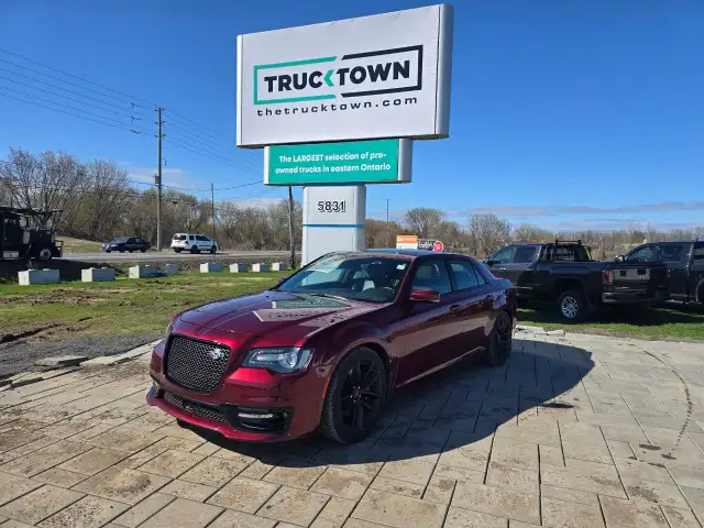 2023 Chrysler 300 in Cars & Trucks in Ottawa - Image 2