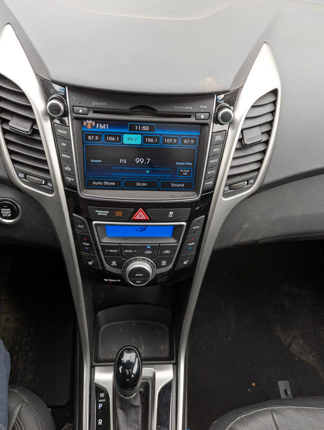 2014 Hyundai Elantra GT SE LEATHER INTERIOR, POWER SUNROOF/MO... dans Autos et camions  à Ottawa - Image 3