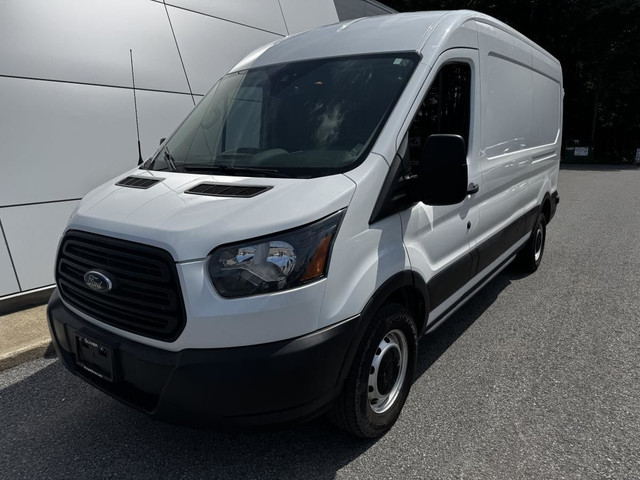 Ford Transit Van T-250 toit moyen 148 po PNBV de 9 000 lb porte  in Cars & Trucks in Trois-Rivières