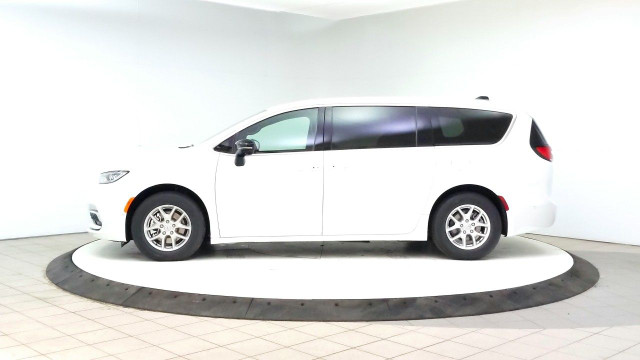 2025 Chrysler Pacifica in Cars & Trucks in Lethbridge - Image 2