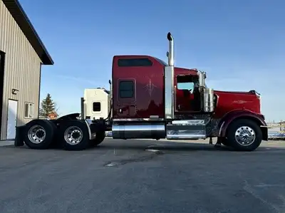 2016 KENWORTH W900 Beautiful truck. Runs extremely well (listen to the videos) The truck has 1,172,3...