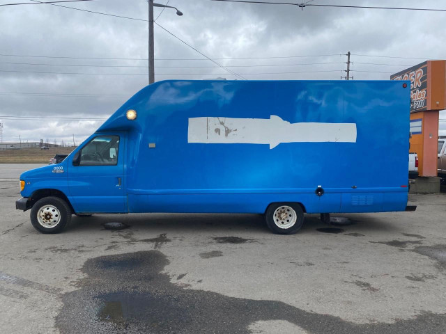 2001 Ford Econoline 350*ONLY 89KMS*MOBILE SHOWROOM*STORAGE*RUNS  in Cars & Trucks in London - Image 2
