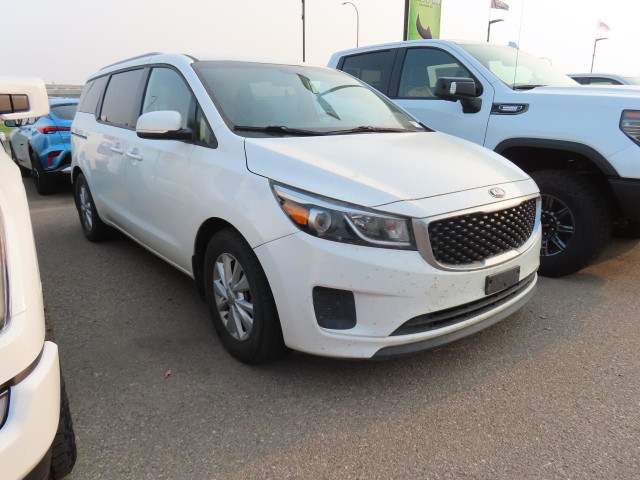 2018 Kia Sedona 3.3L 6CYL | FRONT WHEEL DRIVE | BLUETOOTH in Cars & Trucks in Lethbridge - Image 3