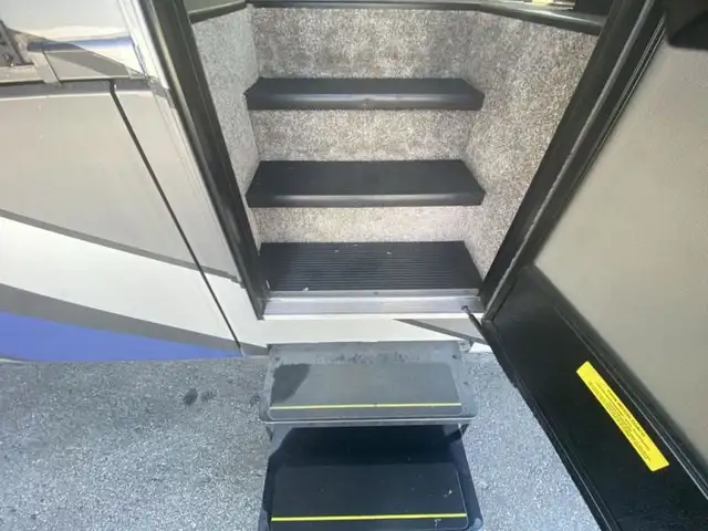 2023 Thor Motor Coach Miramar 35.2 in RVs & Motorhomes in Abbotsford - Image 37