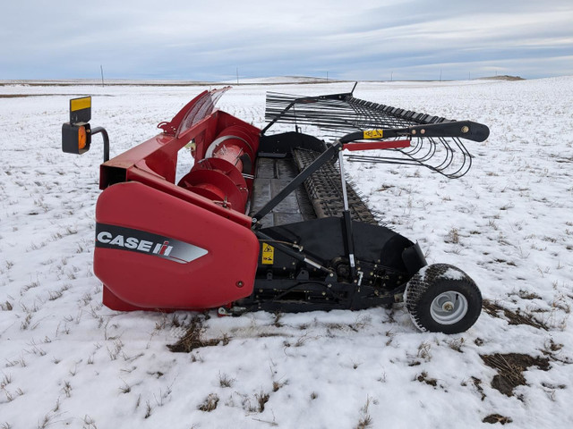 2013 Case IH 15 ft Pickup Header 3016 in Farming Equipment in Regina - Image 4