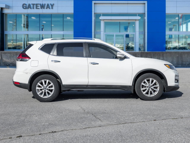2018 Nissan Rogue SV AS-IS condition needs rear brakes, front... in Cars & Trucks in Mississauga / Peel Region - Image 3