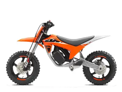 2025 KTM SX-E 2 Les photos peuvent être à titre indicatif et sans inscription. Les promotions en vig...