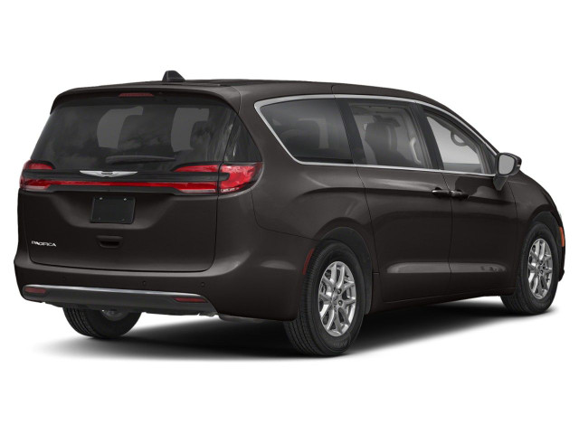 2023 Chrysler Pacifica in Cars & Trucks in Winnipeg - Image 4