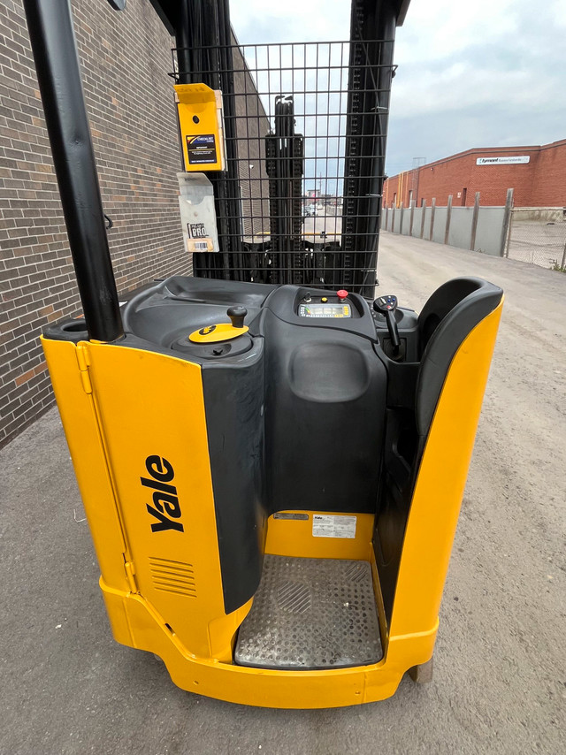 YALE DOUBLE DEEP REACH W 3000lbs cap side-shift charger Included in Heavy Equipment in Mississauga / Peel Region - Image 4