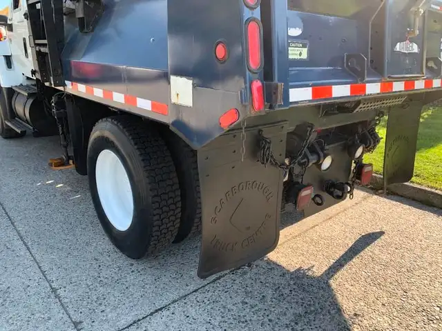 2007 international 7300 Dump Truck With Plow and Spreader Diesel in Heavy Trucks in Richmond - Image 13