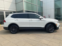 Humberview Volkswagen on the Queensway This Certified Pre-Owned 2022 Volkswagen Tiguan Comfortline 4... (image 7)