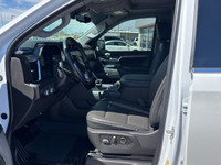 Beauty spec on this NEAR NEW 2025 GMC Sierra Denali.3.0L Diesel Finished in White Tricoate + 22" Hig... (image 9)