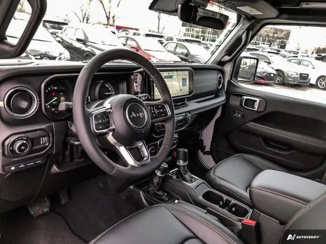2024 Jeep Wrangler 4xe Sahara | Plug-in Hybrid | Sky One Touch dans Autos et camions dans Calgary - Image 16