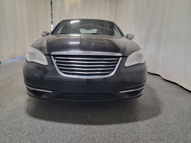  2014 Chrysler 200 | LEATHER | BLUETOOTH READY | in Cars & Trucks in Regina - Image 3