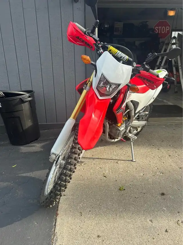 2016 HONDA CRF250R-RED! in Dirt Bikes & Motocross in Edmonton - Image 6