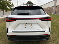 2022 LEXUS NX 250 AWD. PEARL WHITE ON BLACK LEATHER INTERIOR. MINT CONDITION. APPLE CAR PLAY. REAR V... (image 5)