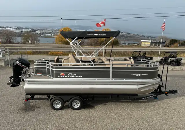 2025 SUNTRACKER Fishin' Barge 20 DLX, Merc 90 4Stroke CT-pontoon in Powerboats & Motorboats in Calgary - Image 3