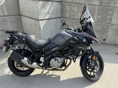 Super clean, well looked after DL650. Comes equipped with Metzeler Tourance tires, Givi Airstream wi...