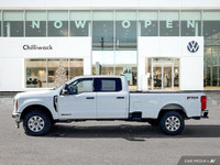 This Ford Super Duty F-350 SRW boasts a Intercooled Turbo Diesel V-8 6.7 L/406 engine powering this... (image 1)