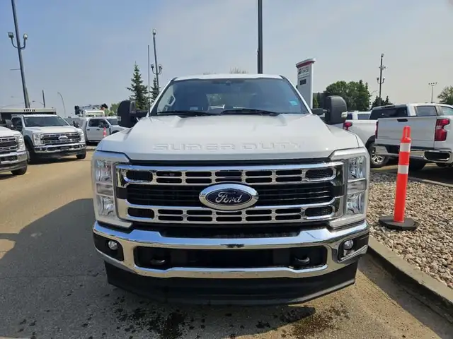 2023 Ford Super Duty F-250 SRW XLT 4WD Crew Cab 6.75' Box, 7.3L  in Cars & Trucks in St. Albert - Image 10